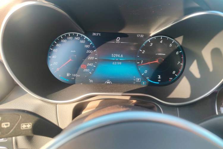 Used Mercedes-Benz GLC 2021 GLC 300 L 4MATIC Dynamic Model Odometer Close Up