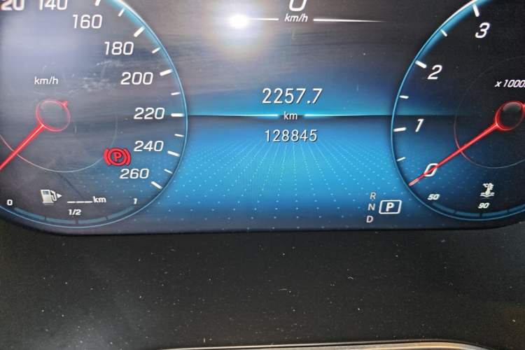 Used Mercedes-Benz GLC 2021 GLC 260 L 4MATIC Dynamic Edition Odometer Close Up