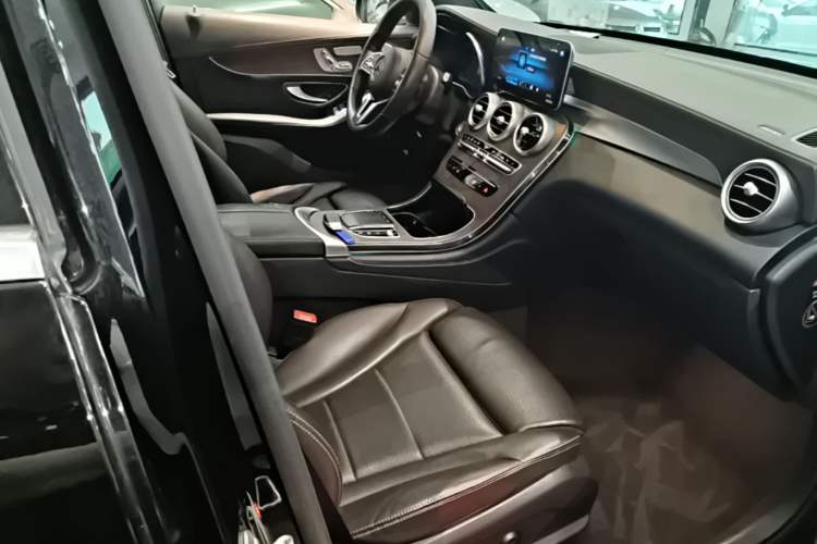 Used Mercedes-Benz GLC 2021 GLC 300 L 4MATIC Dynamic Model Right Front Seat