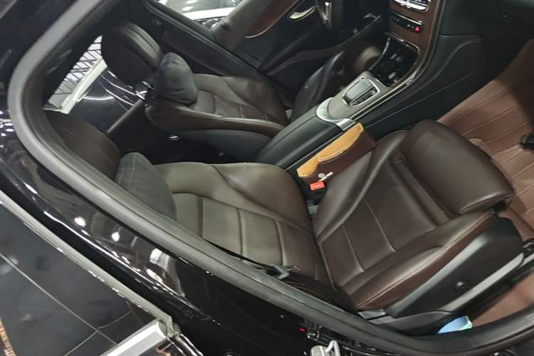 Used Mercedes-Benz GLC 2021 GLC 300 L 4MATIC Dynamic Model Right Front Seat