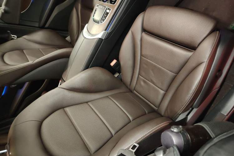 Used Mercedes-Benz GLC 2021 GLC 300 L 4MATIC Dynamic Model Right Front Seat