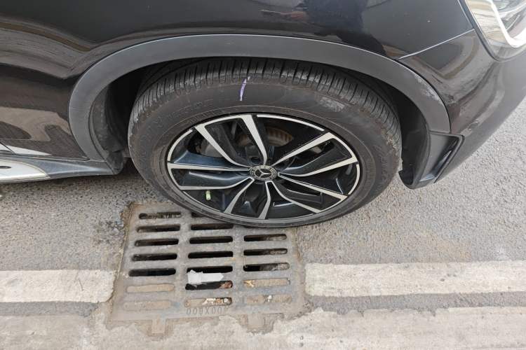 Used Mercedes-Benz GLC 2021 GLC 300 L 4MATIC Dynamic Model Right Front Wheel Hub