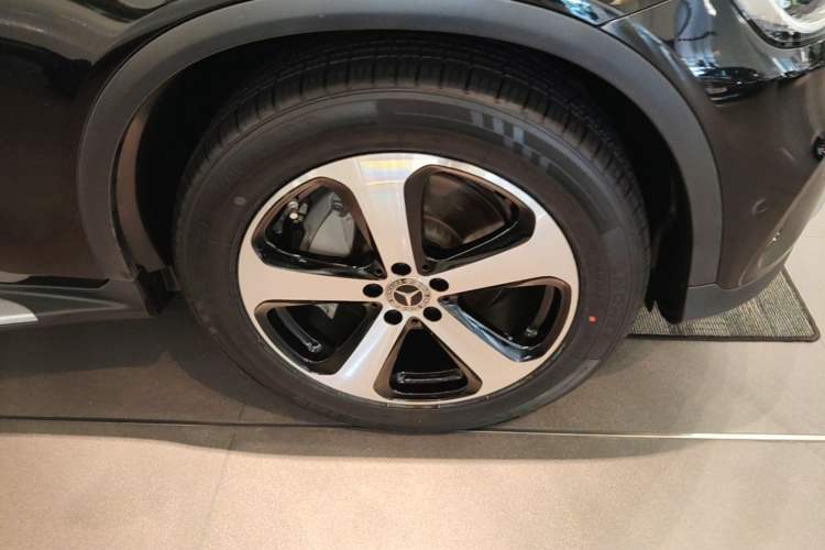 Used Mercedes-Benz GLC 2021 GLC 260 L 4MATIC Dynamic Edition Right Front Wheel Hub