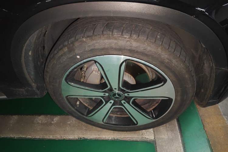 Used Mercedes-Benz GLC 2021 GLC 300 L 4MATIC Luxury Model Right Front Wheel Hub