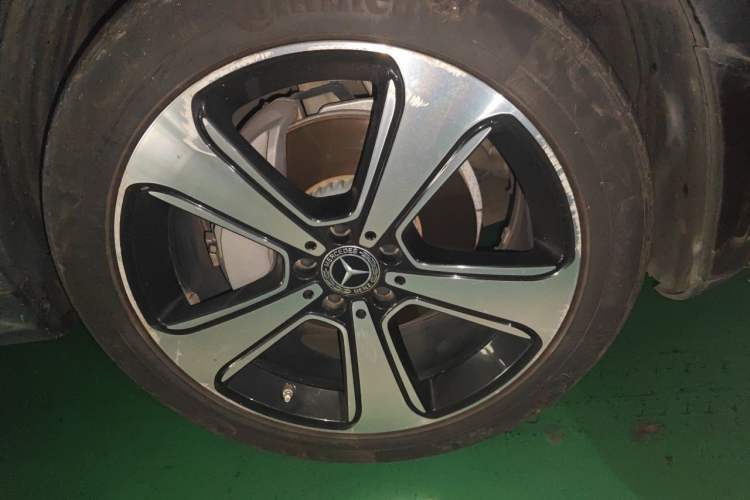 Used Mercedes-Benz GLC 2021 GLC 300 L 4MATIC Luxury Model Right Front Wheel Hub