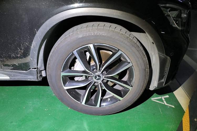 Used Mercedes-Benz GLC 2021 GLC 300 L 4MATIC Dynamic Model Right Front Wheel Hub