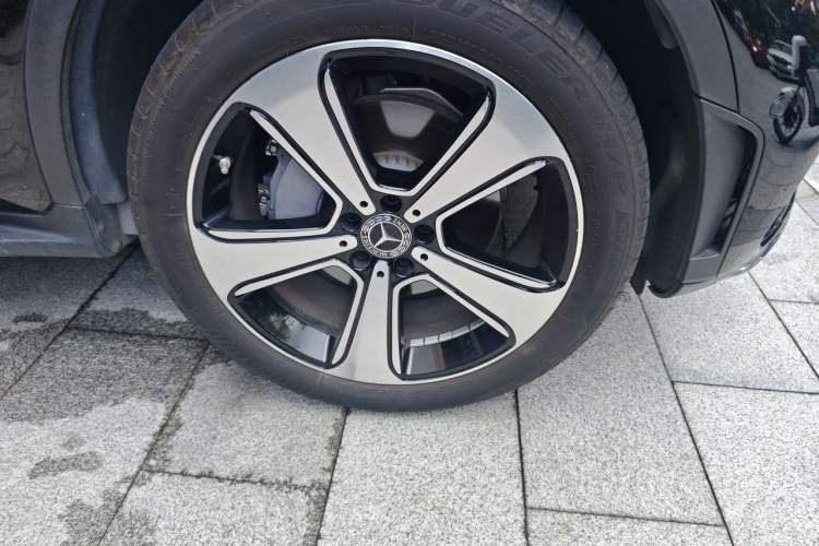 Used Mercedes-Benz GLC 2021 GLC 300 L 4MATIC Luxury Model Right Front Wheel Hub