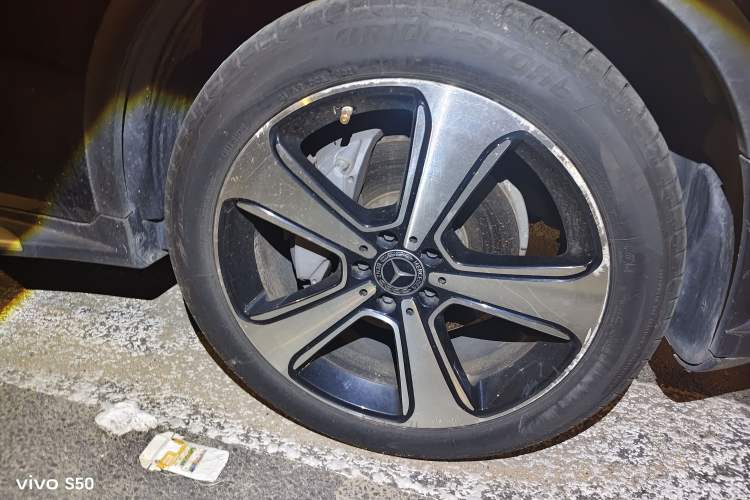 Used Mercedes-Benz GLC 2021 GLC 300 L 4MATIC Luxury Model Right Front Wheel Hub