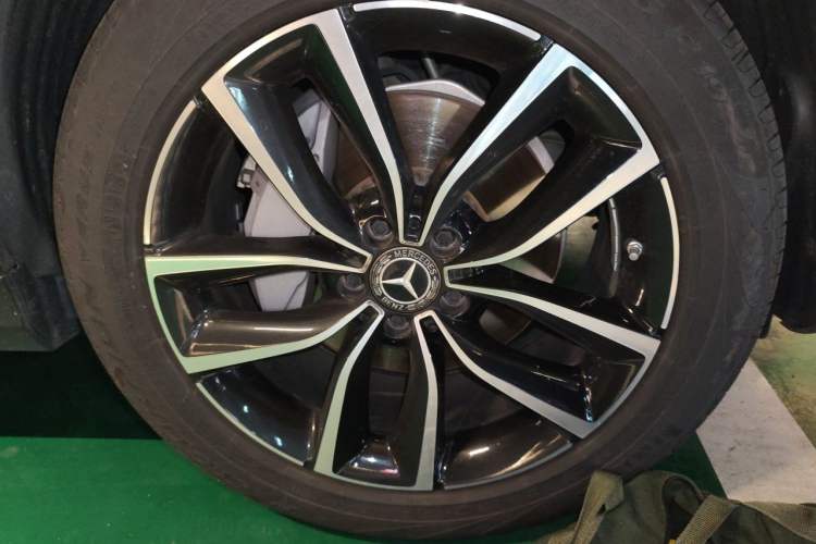 Used Mercedes-Benz GLC 2021 GLC 260 L 4MATIC Luxury Model Right Front Wheel Hub