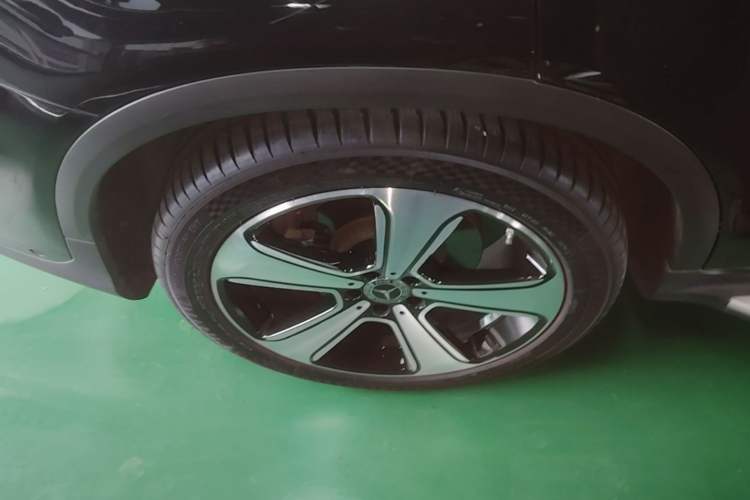 Used Mercedes-Benz GLC 2021 GLC 300 L 4MATIC Luxury Model Right Rear Wheel Hub