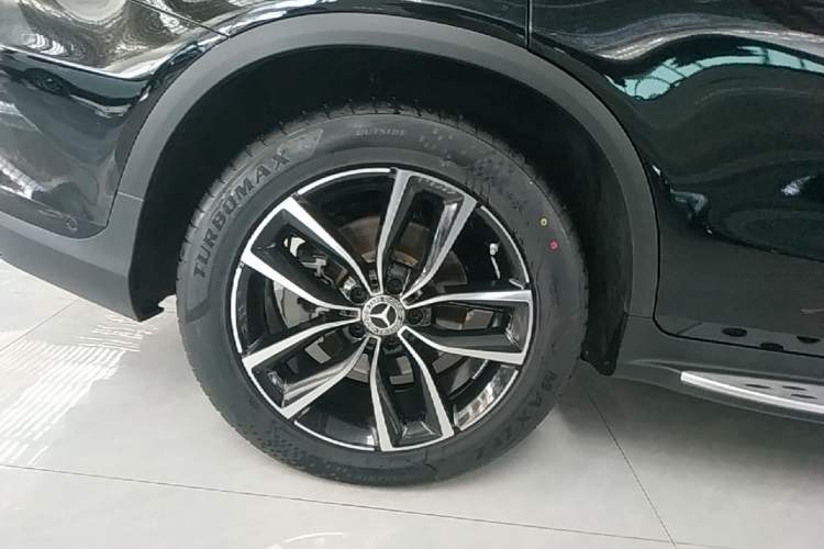 Used Mercedes-Benz GLC 2021 GLC 300 L 4MATIC Dynamic Model Right Rear Wheel Hub