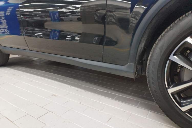 Used Mercedes-Benz GLC 2021 GLC 260 L 4MATIC Luxury Model Right Side Sill