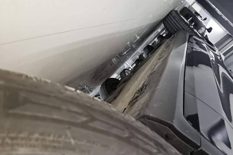 Used Mercedes-Benz GLC 2021 GLC 260 L 4MATIC Luxury Model Right Side Sill