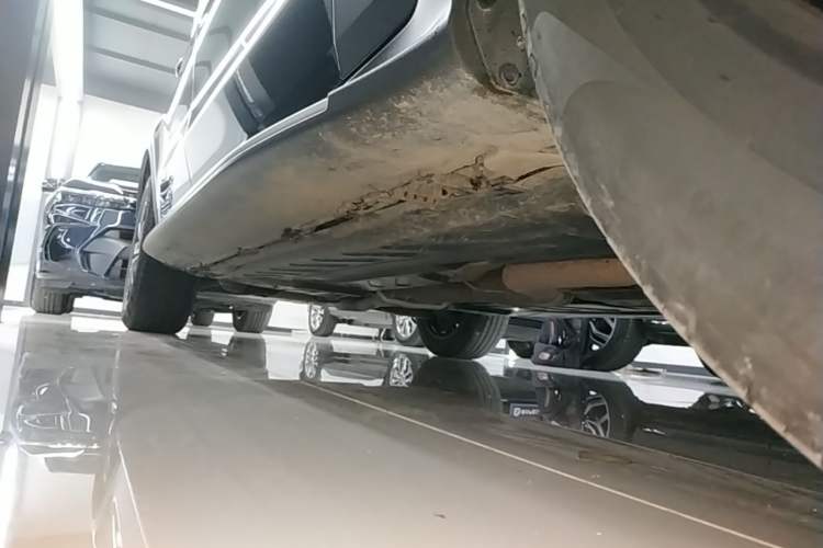Used Mercedes-Benz GLC 2021 GLC 300 L 4MATIC Dynamic Model Right Side Sill