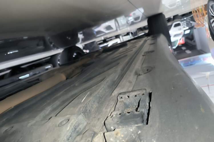 Used Mercedes-Benz GLC 2021 GLC 260 L 4MATIC Dynamic Edition Right Side Sill