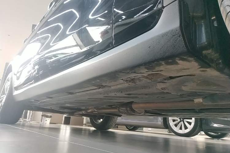 Used Mercedes-Benz GLC 2021 GLC 260 L 4MATIC Dynamic Edition Right Side Sill