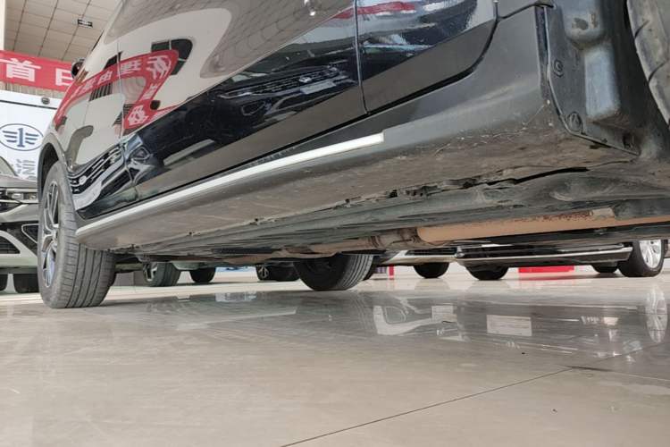 Used Mercedes-Benz GLC 2021 GLC 300 L 4MATIC Dynamic Model Right Side Sill