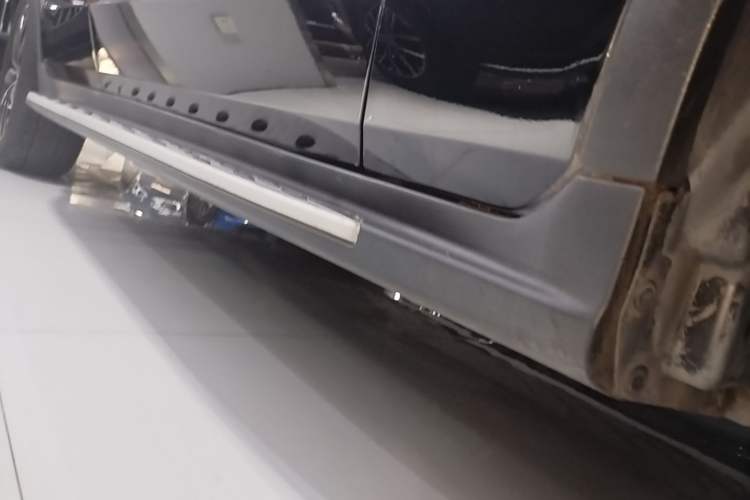 Used Mercedes-Benz GLC 2021 GLC 260 L 4MATIC Luxury Model Right Side Sill