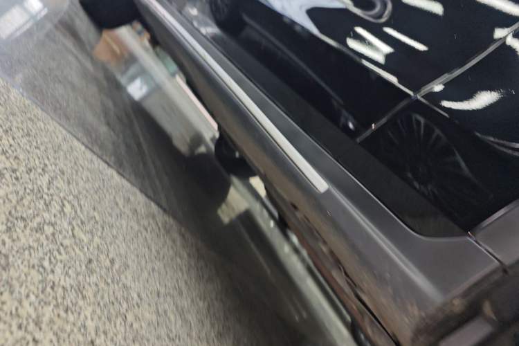 Used Mercedes-Benz GLC 2021 GLC 260 L 4MATIC Luxury Model Right Side Sill