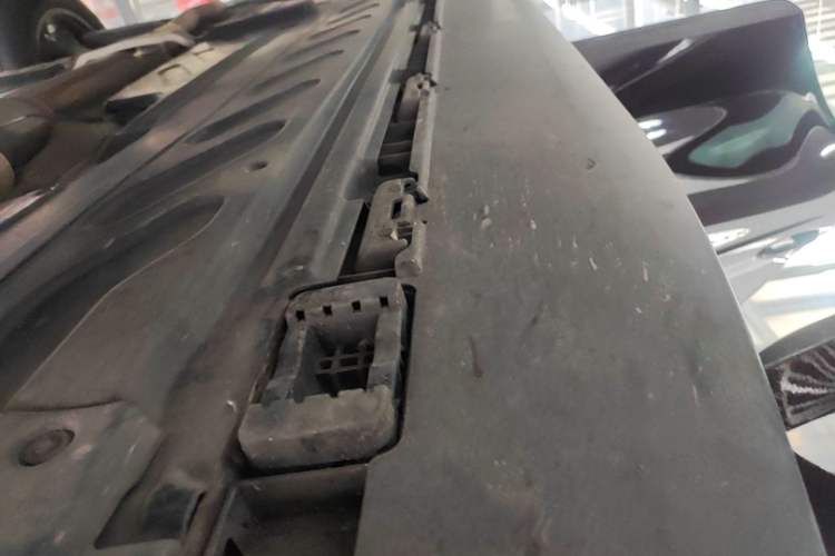 Used Mercedes-Benz GLC 2021 GLC 300 L 4MATIC Dynamic Model Right Side Sill