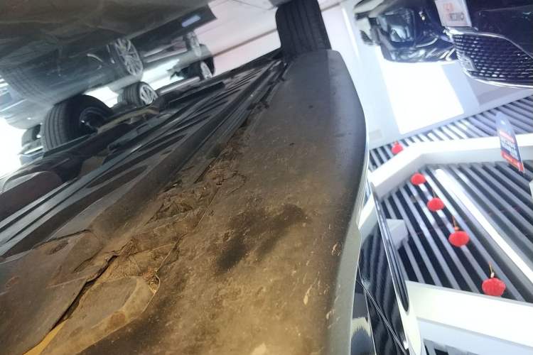 Used Mercedes-Benz GLC 2021 GLC 300 L 4MATIC Dynamic Model Right Side Sill