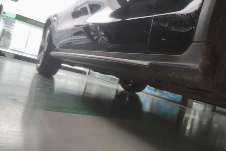 Used Mercedes-Benz GLC 2021 GLC 300 L 4MATIC Luxury Model Right Side Sill