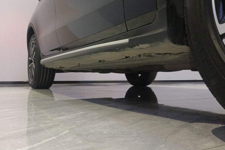Used Mercedes-Benz GLC 2021 GLC 260 L 4MATIC Luxury Model Right Side Sill