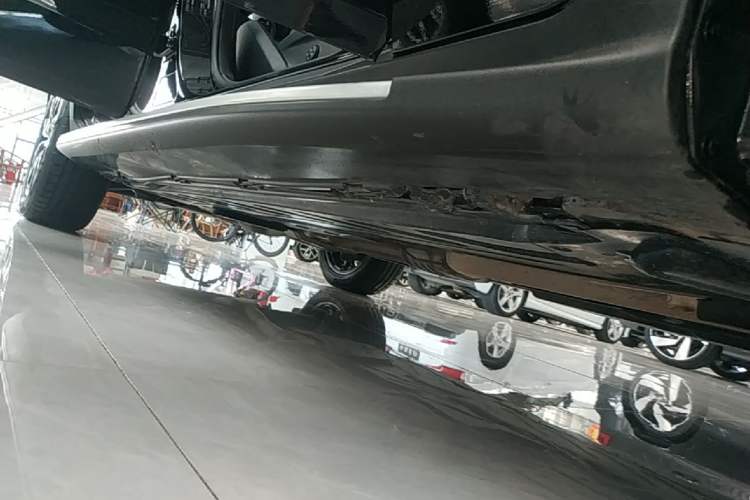 Used Mercedes-Benz GLC 2021 GLC 300 L 4MATIC Dynamic Model Right Side Sill