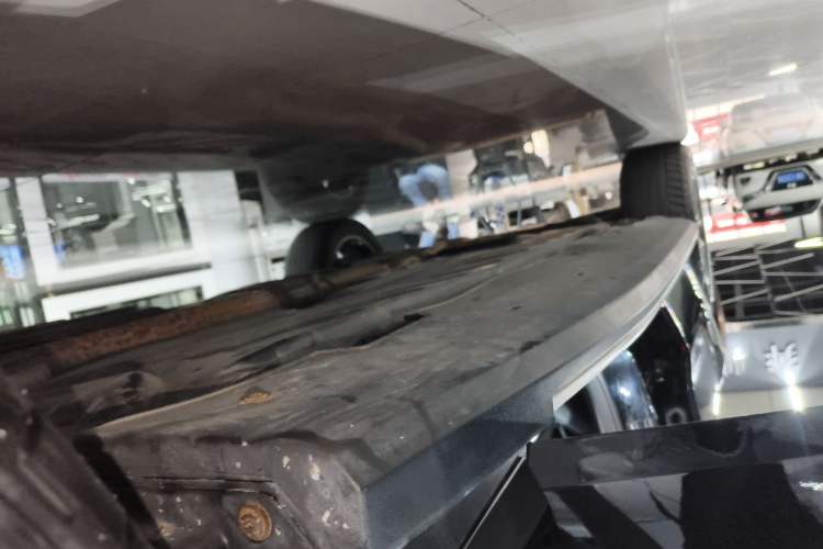 Used Mercedes-Benz GLC 2021 GLC 260 L 4MATIC Luxury Model Right Side Sill