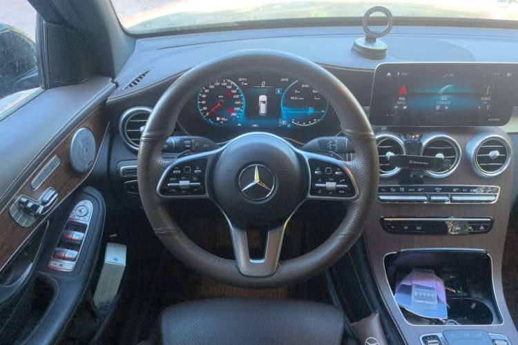 Used Mercedes-Benz GLC 2021 GLC 300 L 4MATIC Dynamic Model Steering Wheel