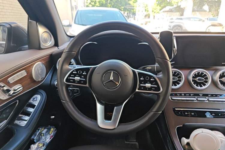 Used Mercedes-Benz GLC 2021 GLC 300 L 4MATIC Dynamic Model Steering Wheel