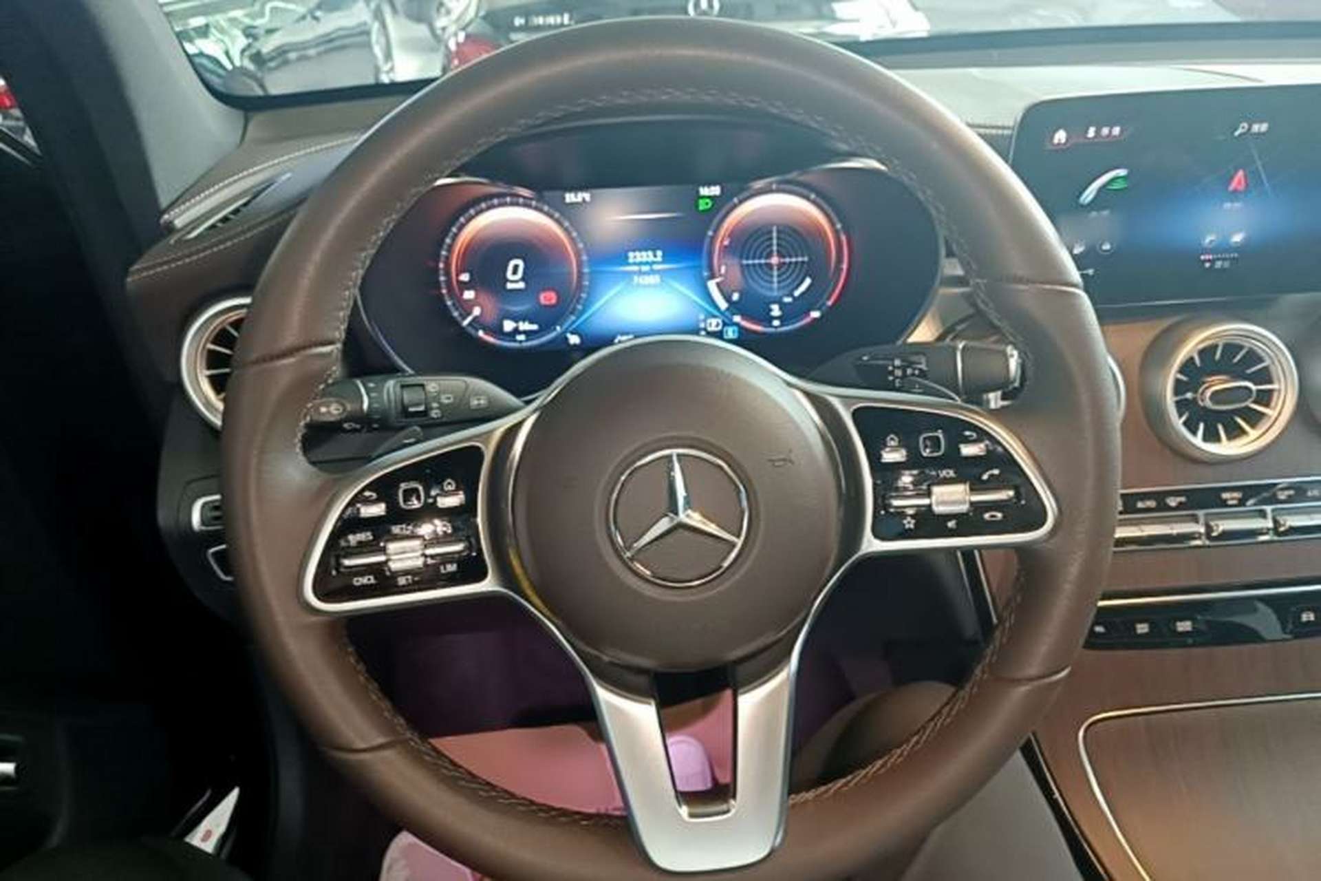 Used Mercedes-Benz GLC 2021 GLC 300 L 4MATIC Dynamic Model Steering Wheel