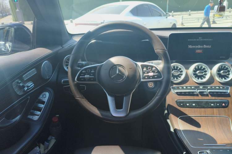 Used Mercedes-Benz GLC 2021 GLC 300 L 4MATIC Dynamic Model Steering Wheel