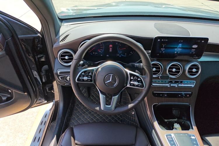 Used Mercedes-Benz GLC 2021 GLC 300 L 4MATIC Dynamic Model Steering Wheel