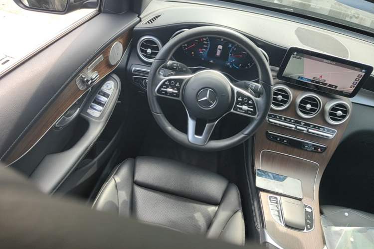 Used Mercedes-Benz GLC 2021 GLC 300 L 4MATIC Dynamic Model Steering Wheel