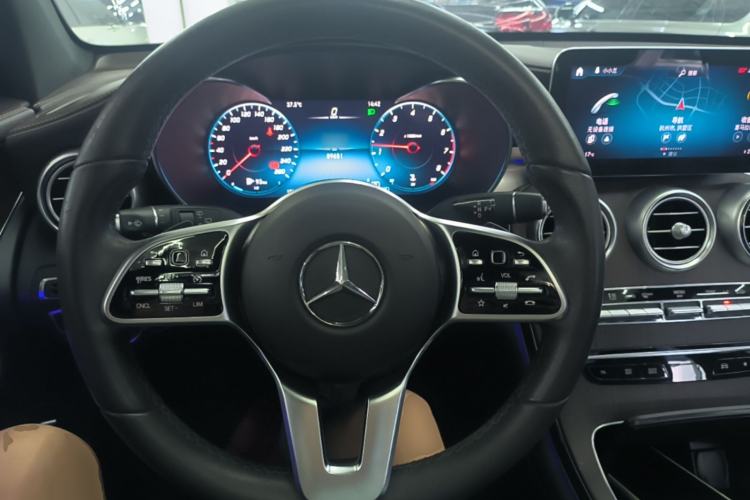 Used Mercedes-Benz GLC 2021 GLC 300 L 4MATIC Dynamic Model Steering Wheel
