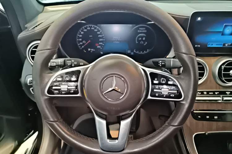 Used Mercedes-Benz GLC 2021 GLC 300 L 4MATIC Dynamic Model Steering Wheel