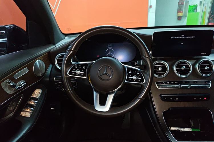 Used Mercedes-Benz GLC 2021 GLC 300 L 4MATIC Dynamic Model Steering Wheel