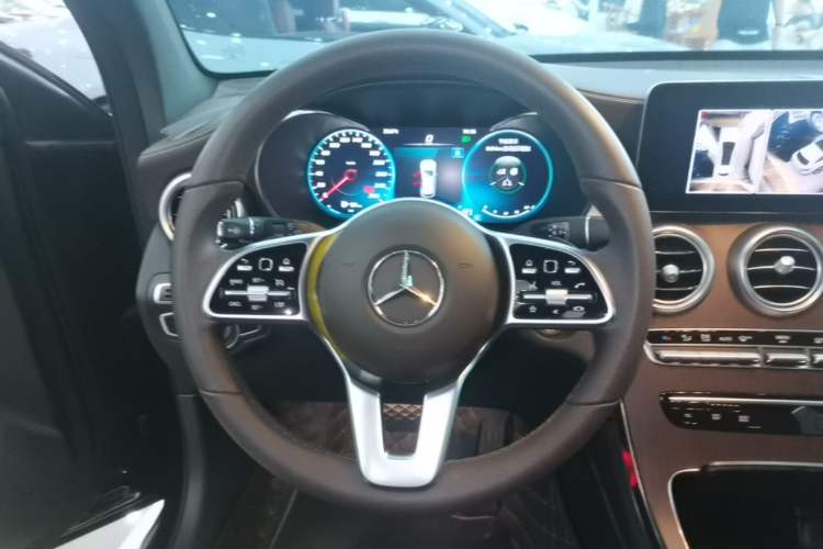 Used Mercedes-Benz GLC 2021 GLC 300 L 4MATIC Dynamic Model Steering Wheel