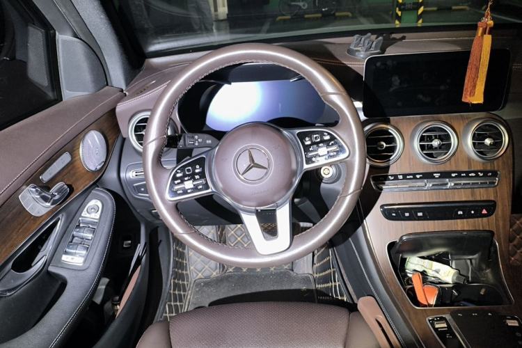 Used Mercedes-Benz GLC 2021 GLC 300 L 4MATIC Dynamic Model Steering Wheel