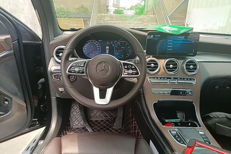 Used Mercedes-Benz GLC 2021 GLC 300 L 4MATIC Dynamic Model Steering Wheel