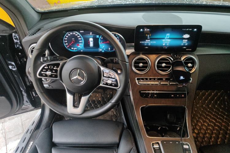 Used Mercedes-Benz GLC 2021 GLC 260 L 4MATIC Luxury Model Steering Wheel