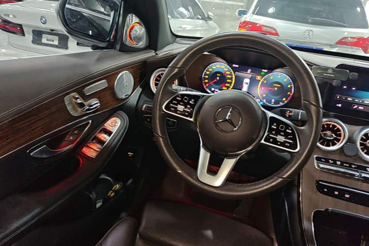 Used Mercedes-Benz GLC 2021 GLC 300 L 4MATIC Dynamic Model Steering Wheel