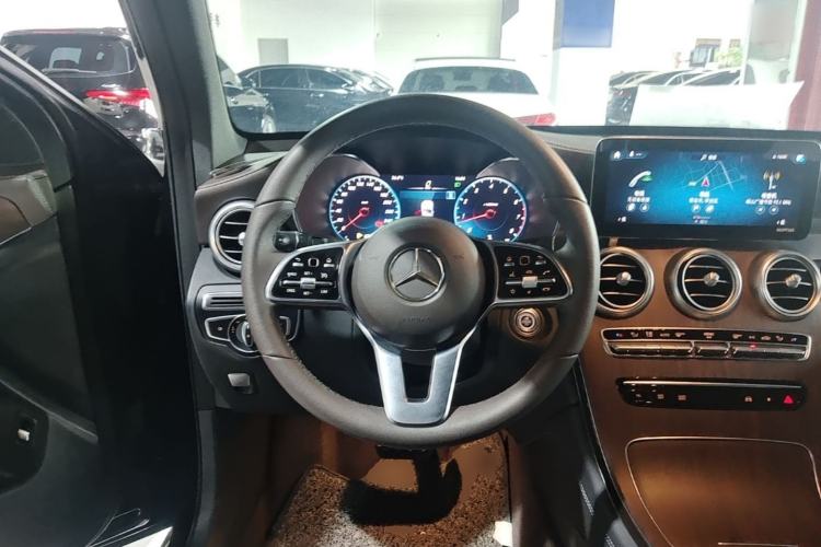 Used Mercedes-Benz GLC 2021 GLC 300 L 4MATIC Dynamic Model Steering Wheel