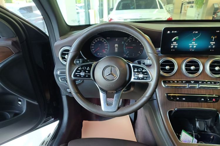 Used Mercedes-Benz GLC 2021 GLC 300 L 4MATIC Dynamic Model Steering Wheel