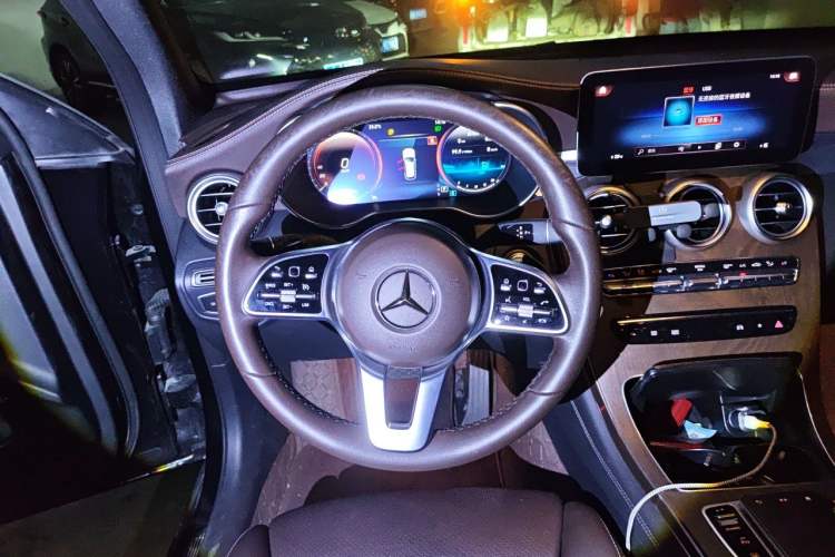 Used Mercedes-Benz GLC 2021 GLC 260 L 4MATIC Luxury Model Steering Wheel