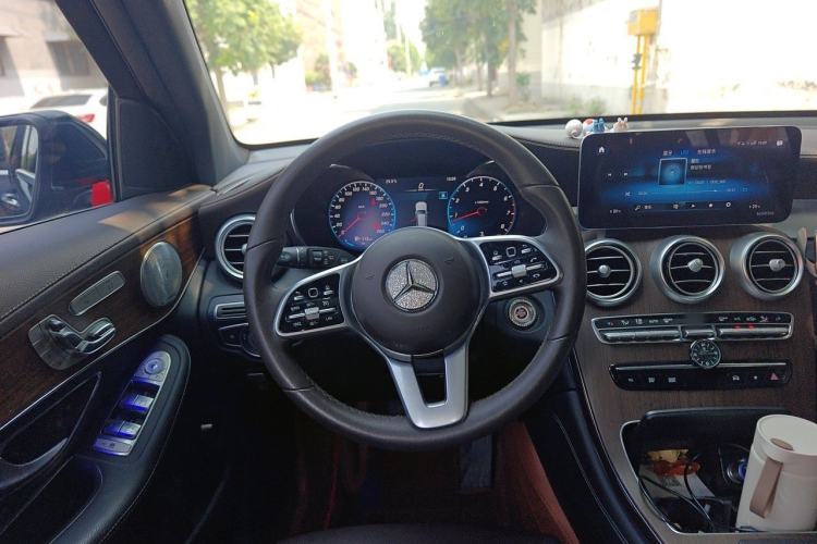 Used Mercedes-Benz GLC 2021 GLC 300 L 4MATIC Dynamic Model Steering Wheel