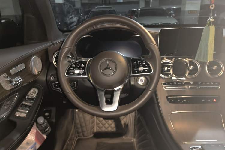 Used Mercedes-Benz GLC 2021 GLC 300 L 4MATIC Dynamic Model Steering Wheel