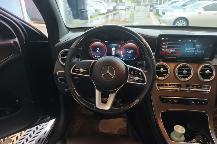 Used Mercedes-Benz GLC 2021 GLC 300 L 4MATIC Dynamic Model Steering Wheel