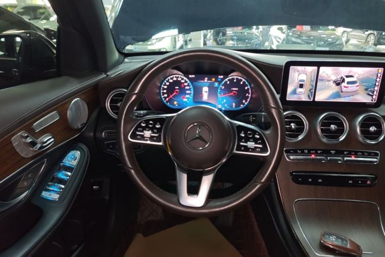 Used Mercedes-Benz GLC 2021 GLC 300 L 4MATIC Dynamic Model Steering Wheel
